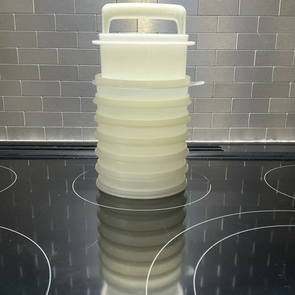 TUPPERWARE 4 inch 1/4 lb Hamburger Burger Press 882 884 lid Seal 6 Keepers